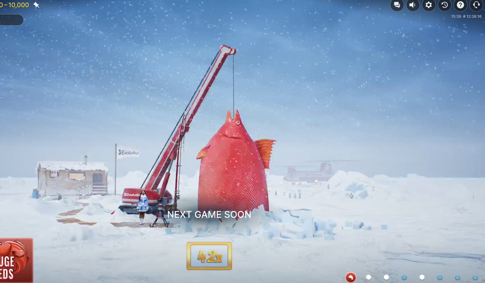Ice Fishing Bonusrunde mit Host, der einen Fisch einholt